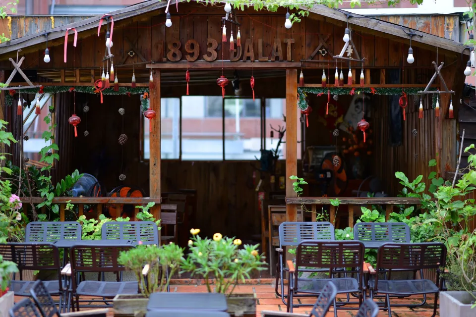 Dọn phòng đón khách